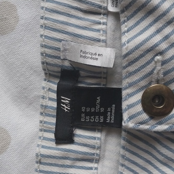 H&M ladies short pants zip up low waist sz 10 in blue stripped - Picture 4 of 6